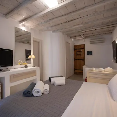 Mykonos Actor's Villa. 3 Bedrooms, Private Pool. * Mykonos Town